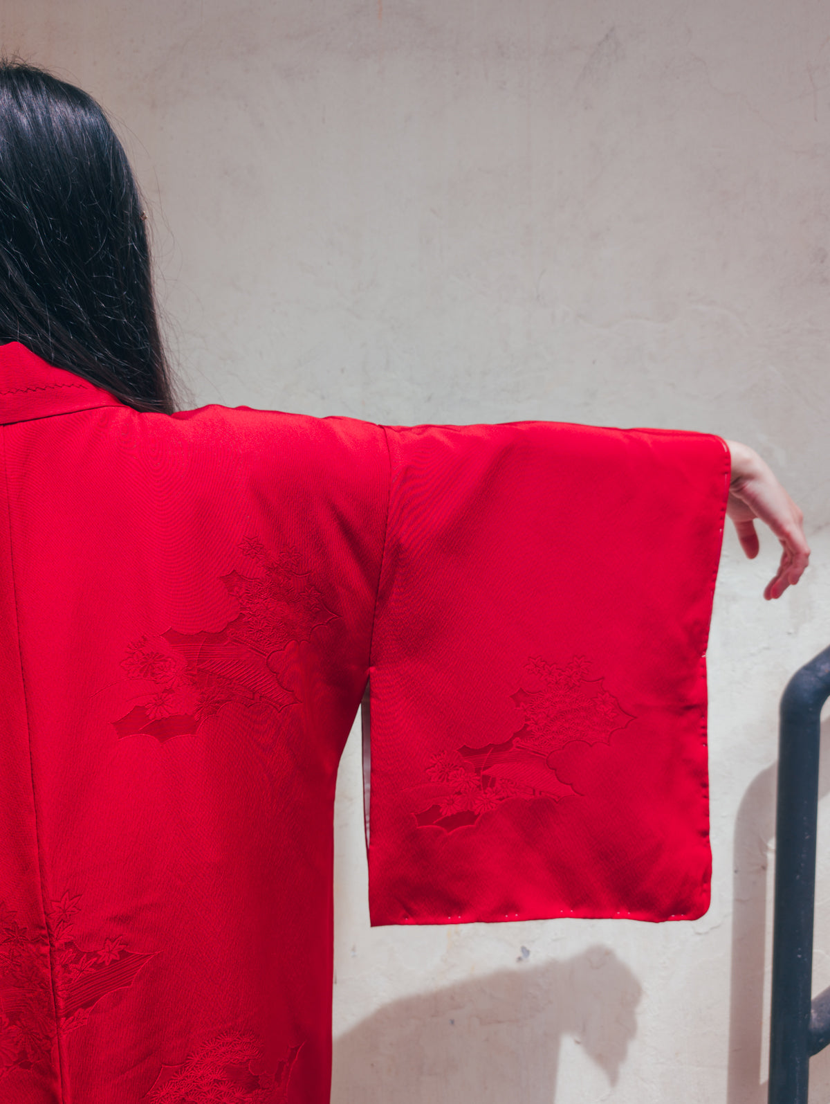 Red Scenery Embroidered Short Kimono