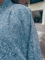 Load image into Gallery viewer, Blue White Floral Short Kimono
