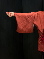 Load image into Gallery viewer, Red Textured Wave Short Kimono
