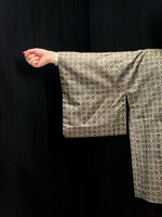 Load image into Gallery viewer, Green Hexagon Short Kimono
